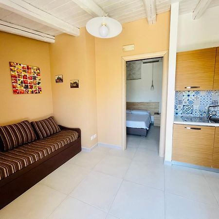 Borgo Camicia In Bed & Breakfast บาร์เชลโลนา-ปอซโซ ดี กอตโต ภายนอก รูปภาพ