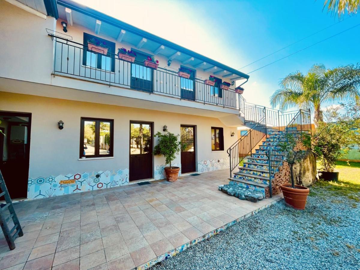 Borgo Camicia In Bed & Breakfast บาร์เชลโลนา-ปอซโซ ดี กอตโต ภายนอก รูปภาพ