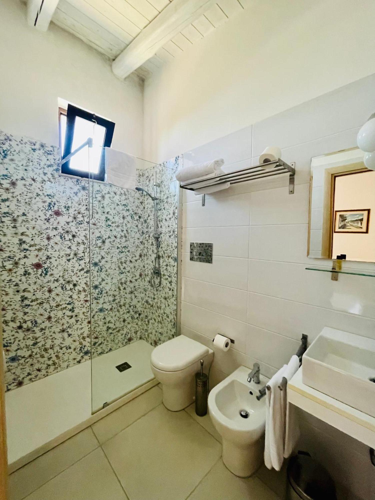 Borgo Camicia In Bed & Breakfast บาร์เชลโลนา-ปอซโซ ดี กอตโต ภายนอก รูปภาพ