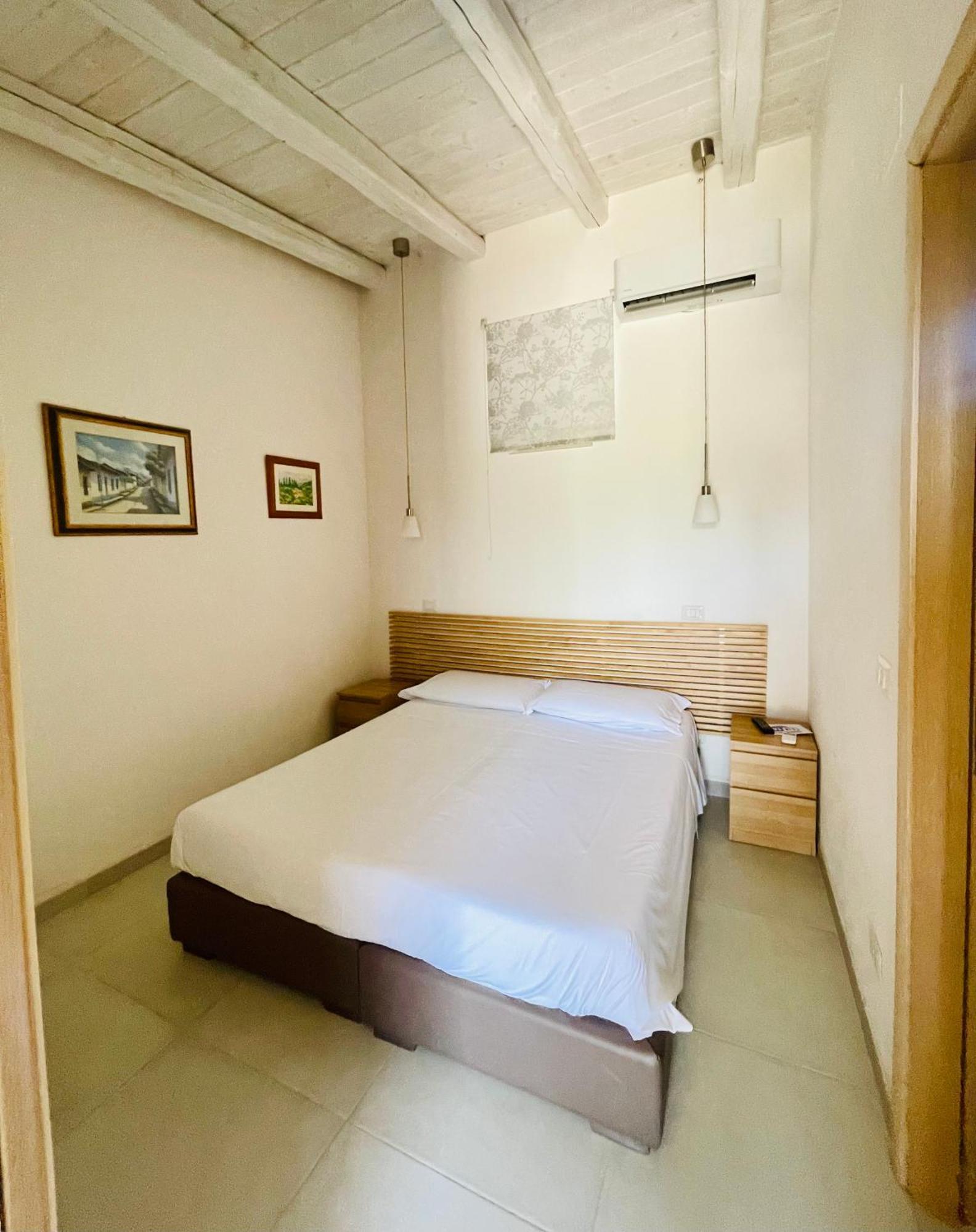 Borgo Camicia In Bed & Breakfast บาร์เชลโลนา-ปอซโซ ดี กอตโต ภายนอก รูปภาพ