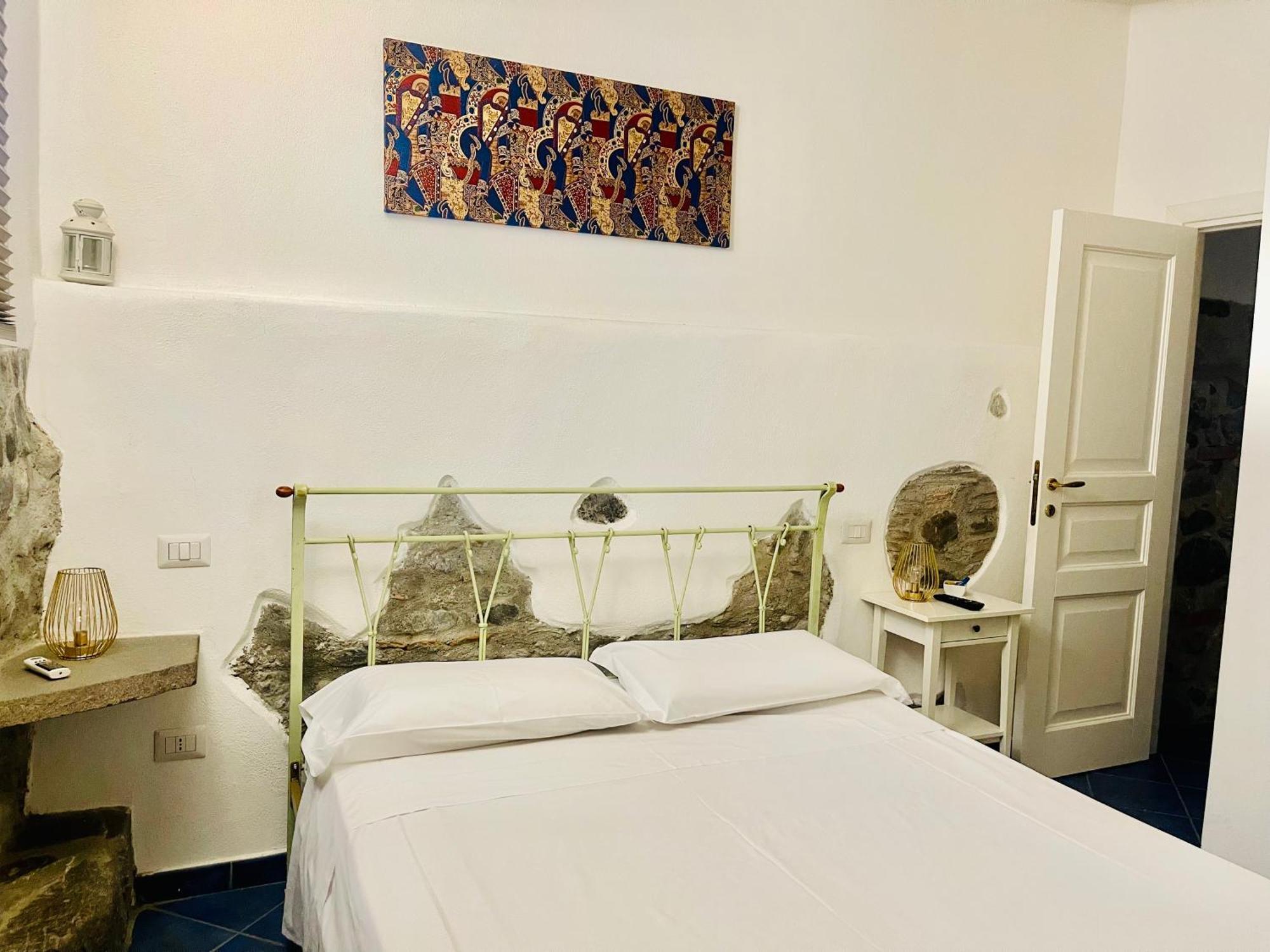 Borgo Camicia In Bed & Breakfast บาร์เชลโลนา-ปอซโซ ดี กอตโต ห้อง รูปภาพ