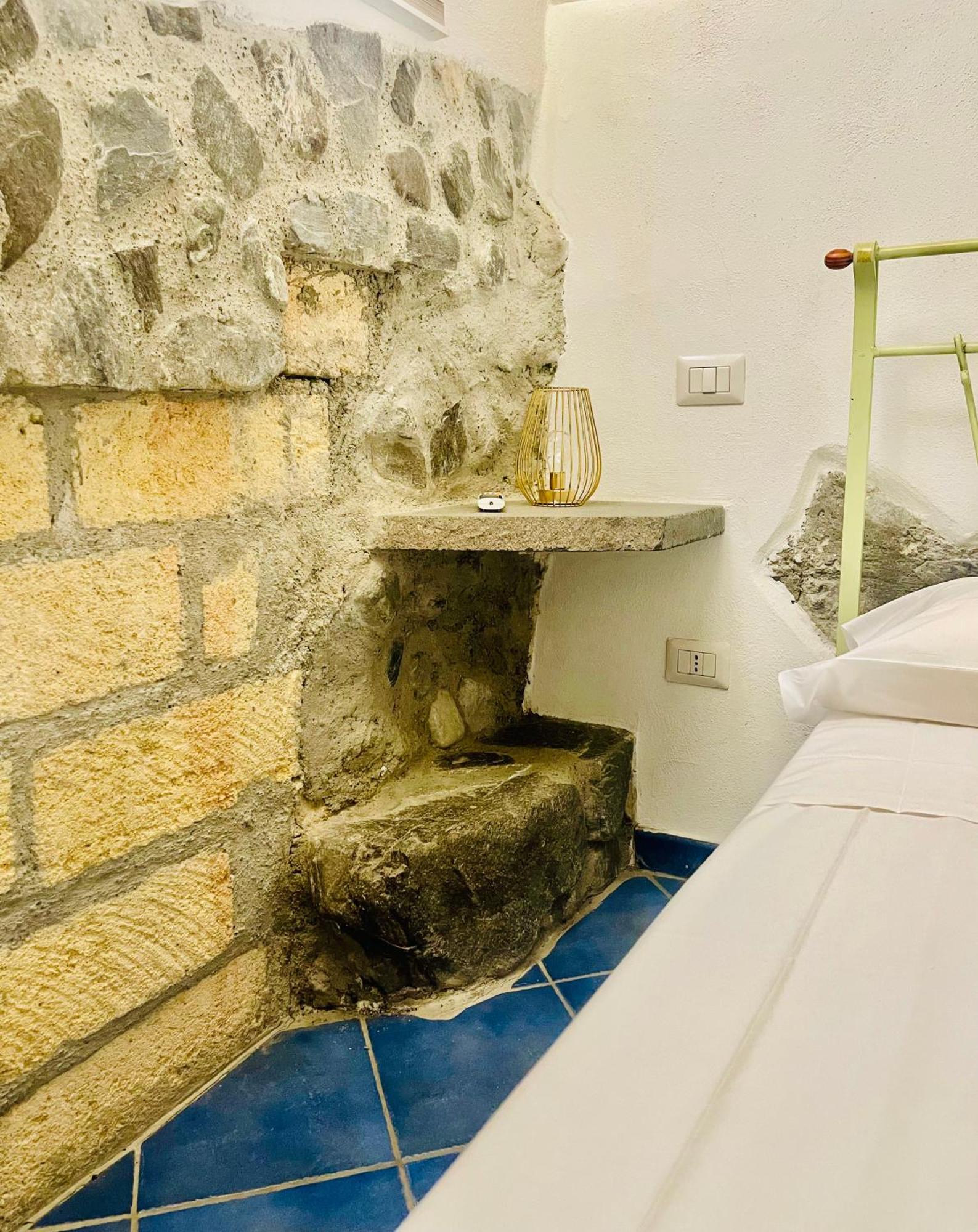 Borgo Camicia In Bed & Breakfast บาร์เชลโลนา-ปอซโซ ดี กอตโต ห้อง รูปภาพ
