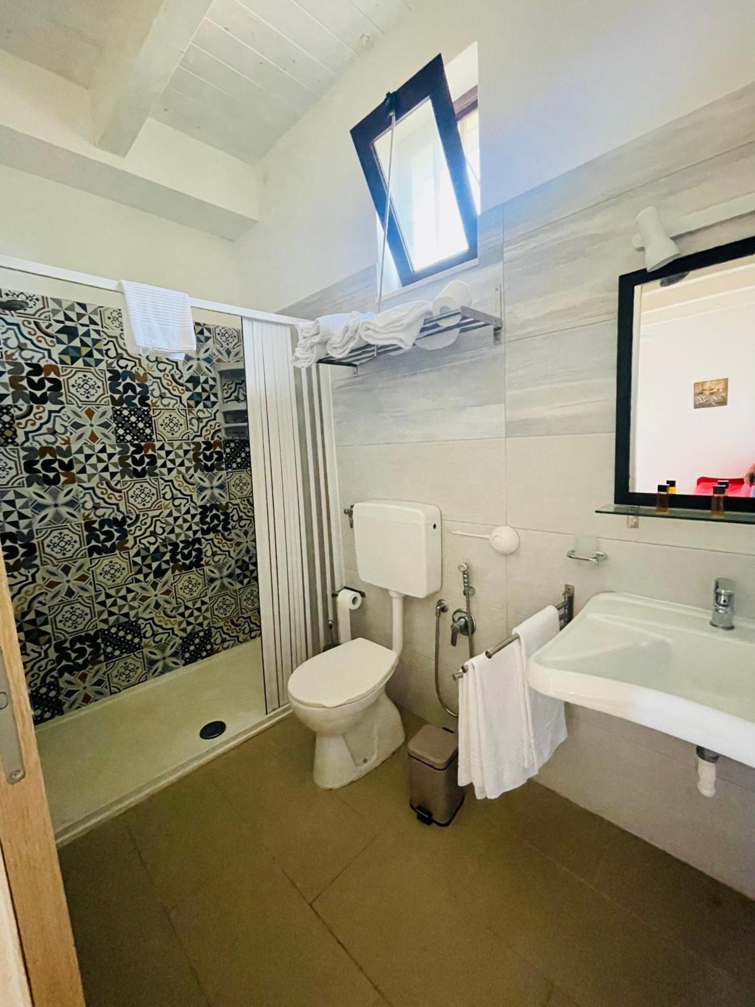 Borgo Camicia In Bed & Breakfast บาร์เชลโลนา-ปอซโซ ดี กอตโต ภายนอก รูปภาพ