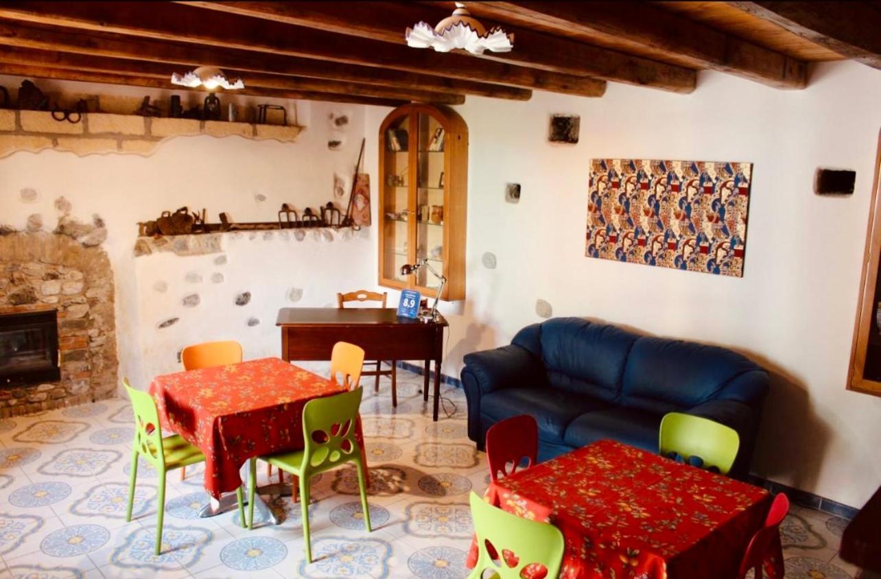 Borgo Camicia In Bed & Breakfast บาร์เชลโลนา-ปอซโซ ดี กอตโต ภายนอก รูปภาพ