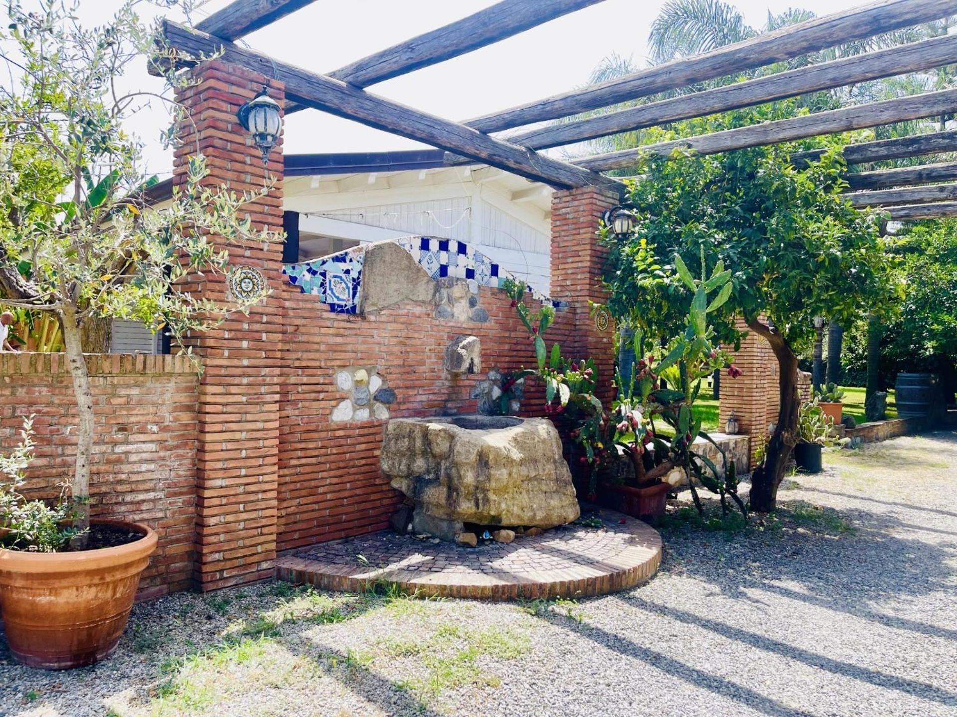 Borgo Camicia In Bed & Breakfast บาร์เชลโลนา-ปอซโซ ดี กอตโต ภายนอก รูปภาพ