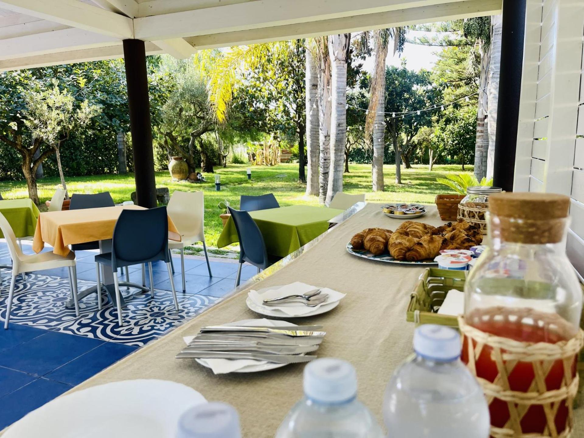 Borgo Camicia In Bed & Breakfast บาร์เชลโลนา-ปอซโซ ดี กอตโต ภายนอก รูปภาพ