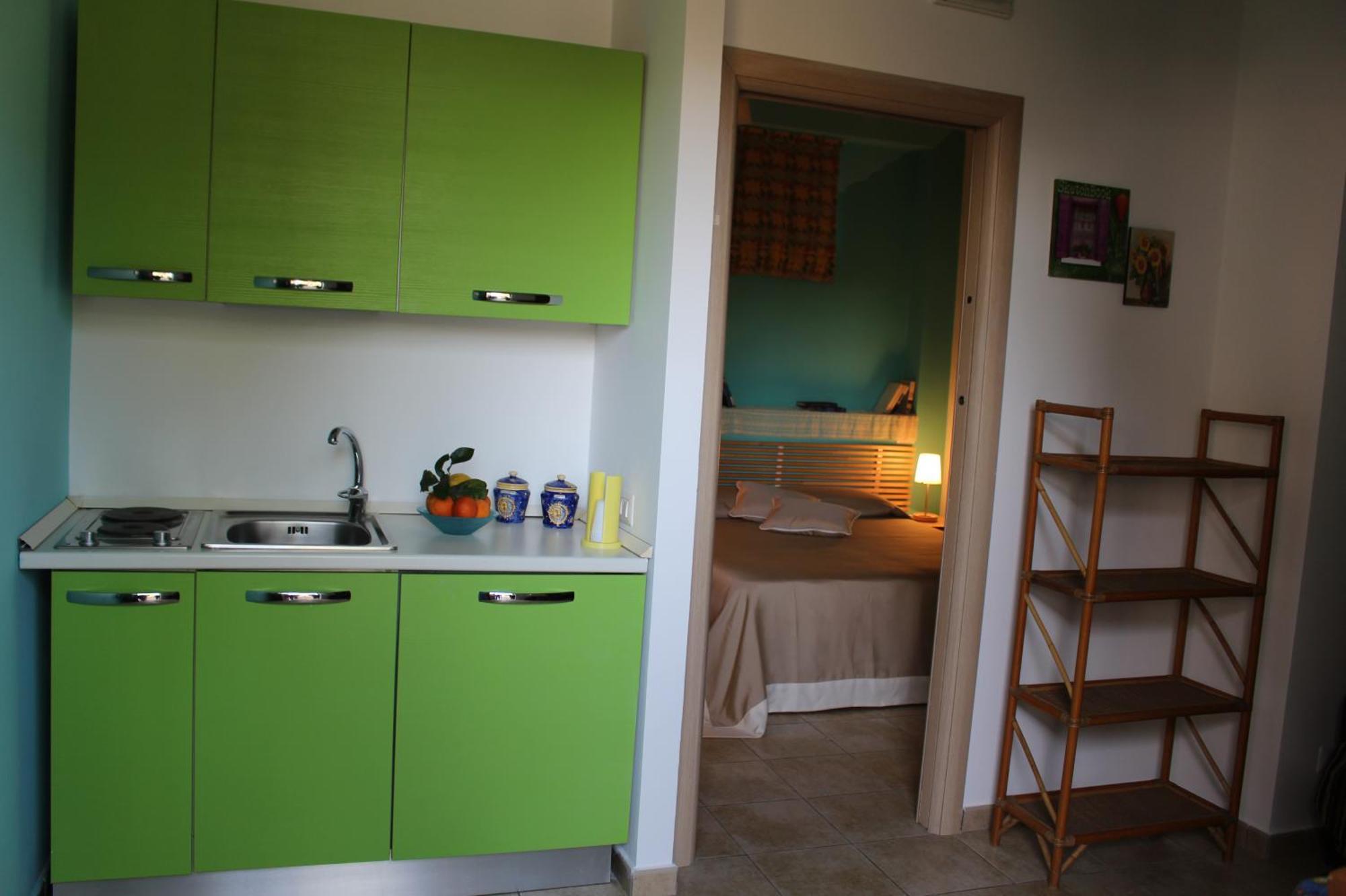 Borgo Camicia In Bed & Breakfast บาร์เชลโลนา-ปอซโซ ดี กอตโต ห้อง รูปภาพ