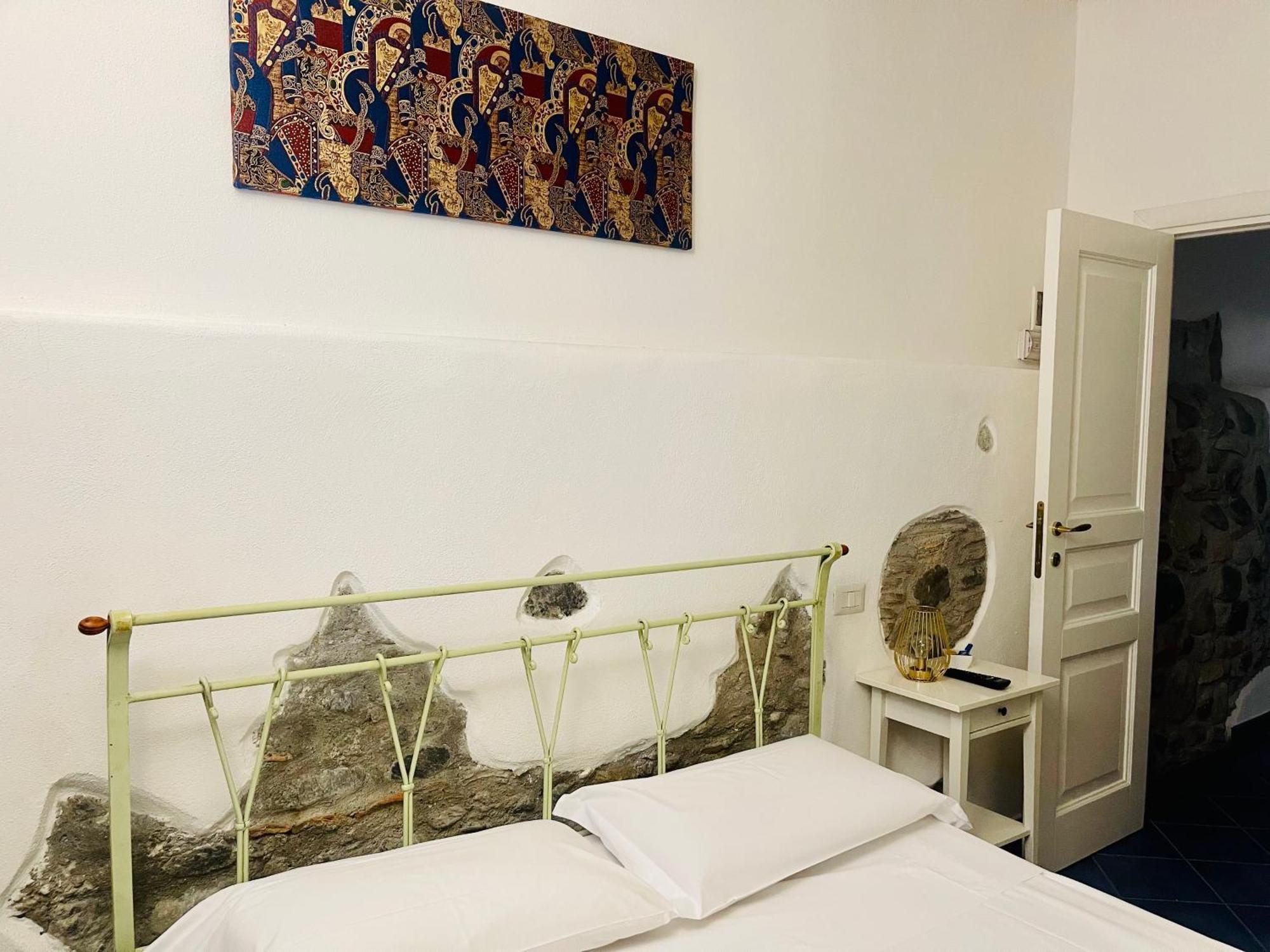 Borgo Camicia In Bed & Breakfast บาร์เชลโลนา-ปอซโซ ดี กอตโต ห้อง รูปภาพ