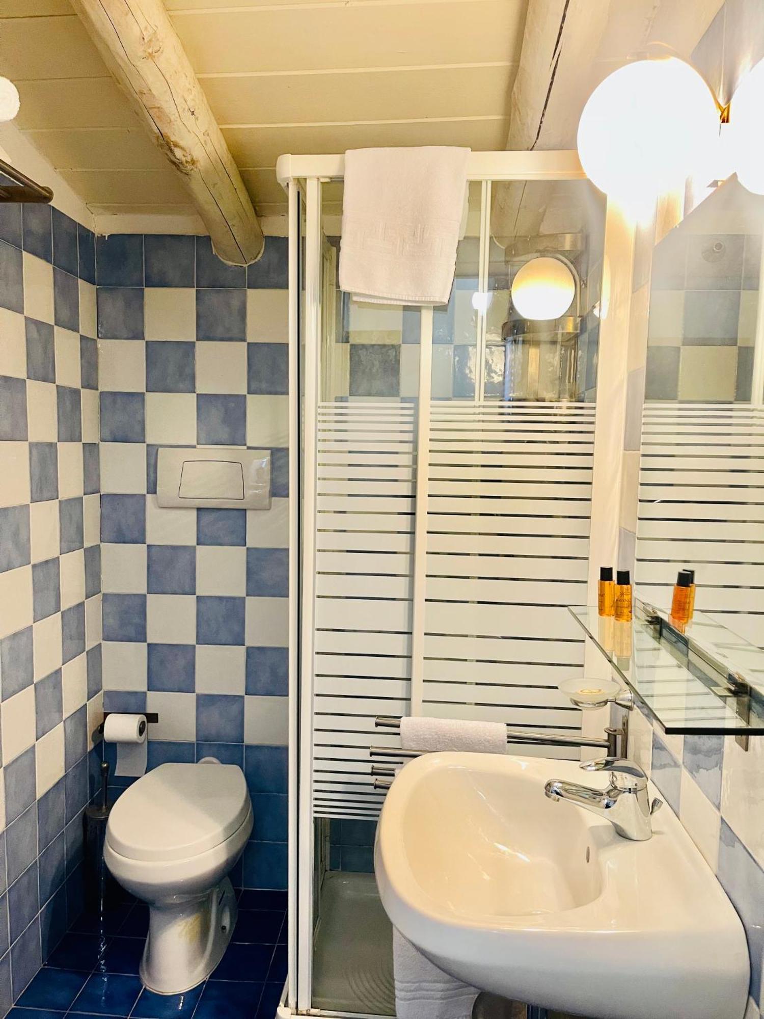 Borgo Camicia In Bed & Breakfast บาร์เชลโลนา-ปอซโซ ดี กอตโต ห้อง รูปภาพ