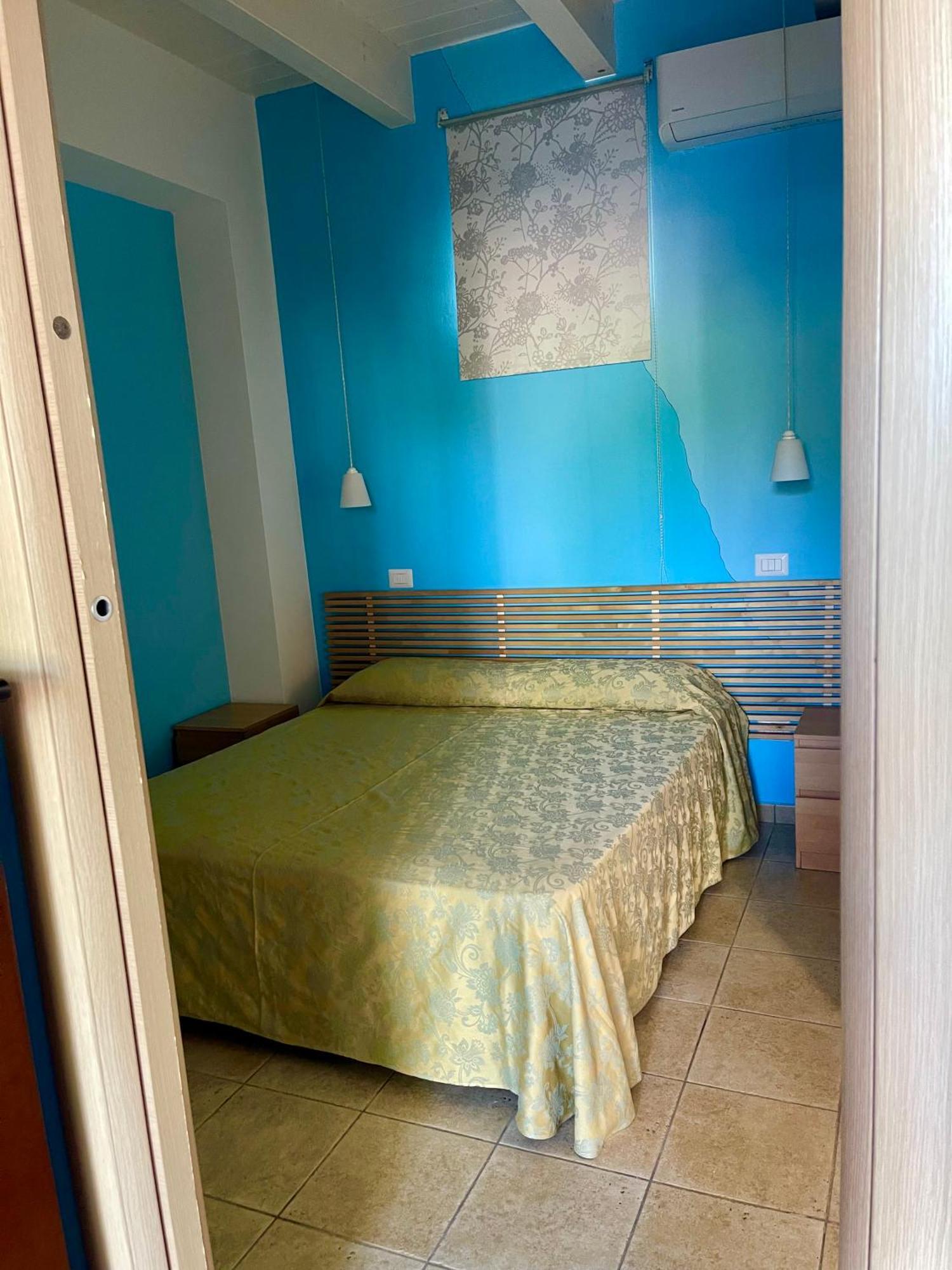 Borgo Camicia In Bed & Breakfast บาร์เชลโลนา-ปอซโซ ดี กอตโต ห้อง รูปภาพ